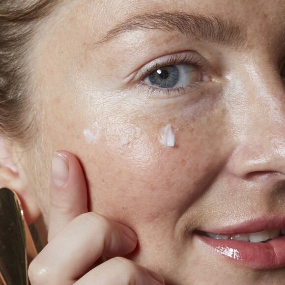 Ellis Brooklyn NIB Satisfying Skin Caring Moisturizer Demi Blur Finish Vanilla - Picture 15 of 16